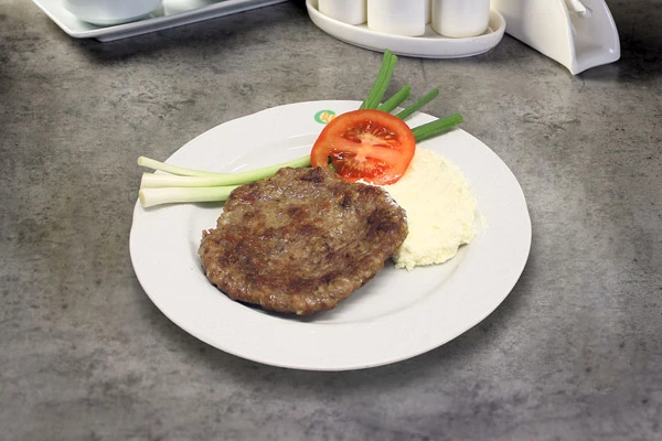 PLJESKAVICA S DOMAĆIM KAJMAKOM